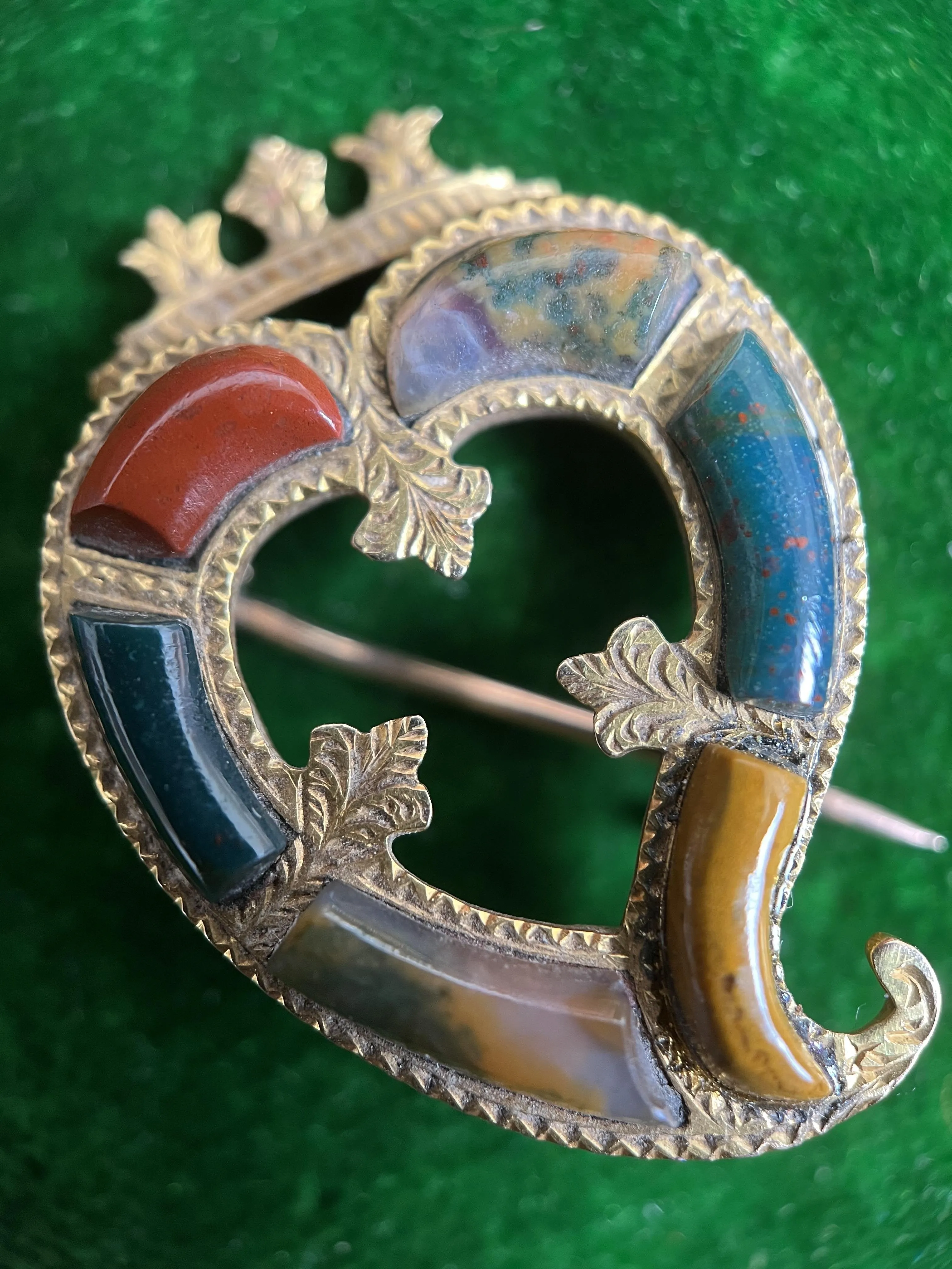 14k Gold Scottish Agate Witch's Heart Brooch | Antique Victorian Jewelry