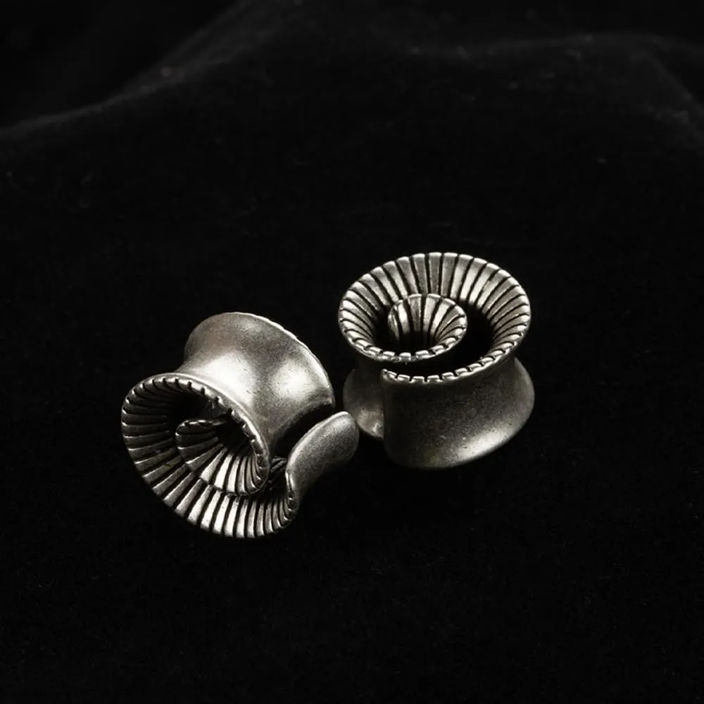 2PCS Cool Vintage Skull Swirl Tunnels Ear Plugs Gauges for Ears Stainless Steel Ear Expander Stretcher Piercing Spiral Ear Gauges Body Jewelry