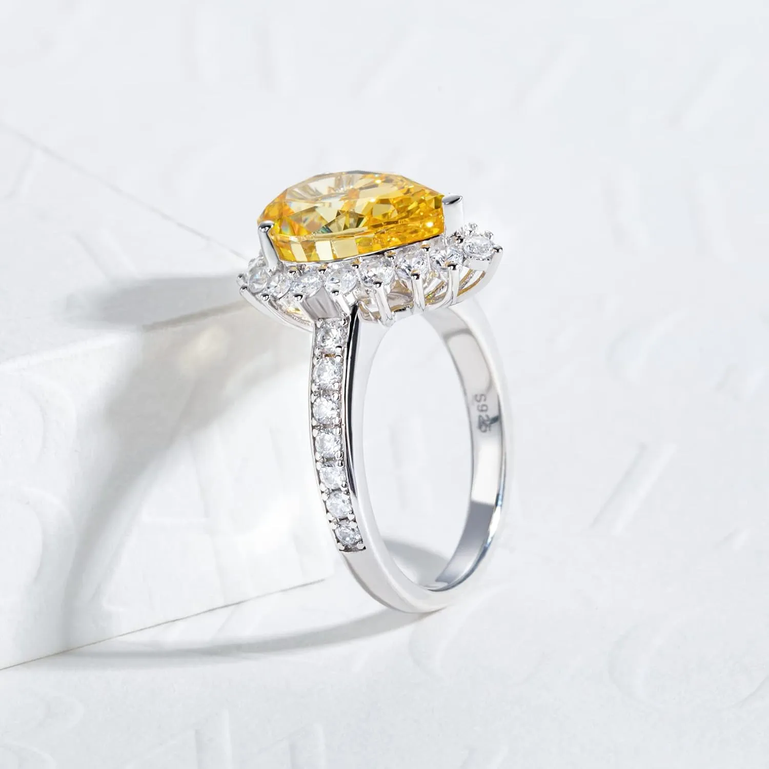 4CT-8CT Cubic Zirconia Cocktail Rings Pear Cut/Heart Cut/Radiant Cut 5A Grade Simulated Diamond CZ Statement Engagement Promise Ring for Women