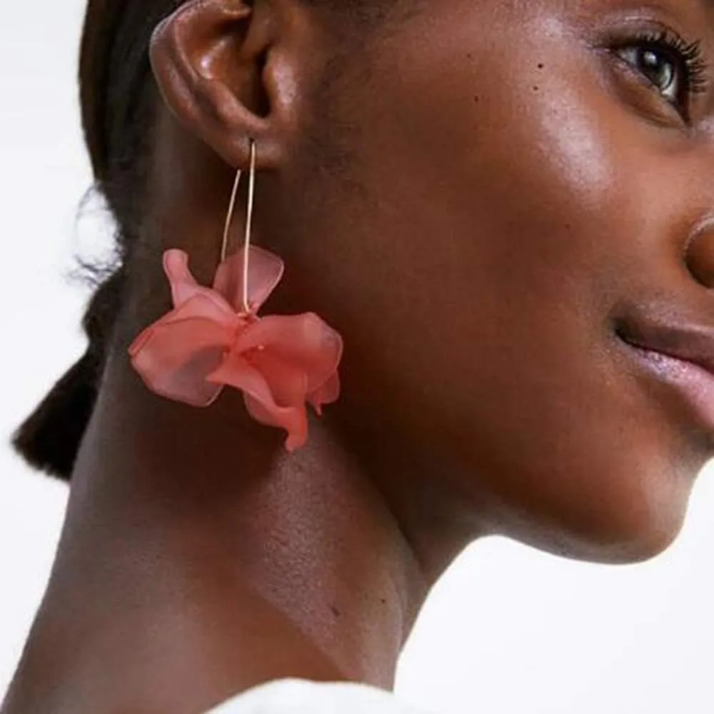 Boho Rose Petal Dangle Resin Earrings - Long Drop Acrylic Tiered Flower Earrings - Statement Exaggerated Floral Tassel Earrings for Women