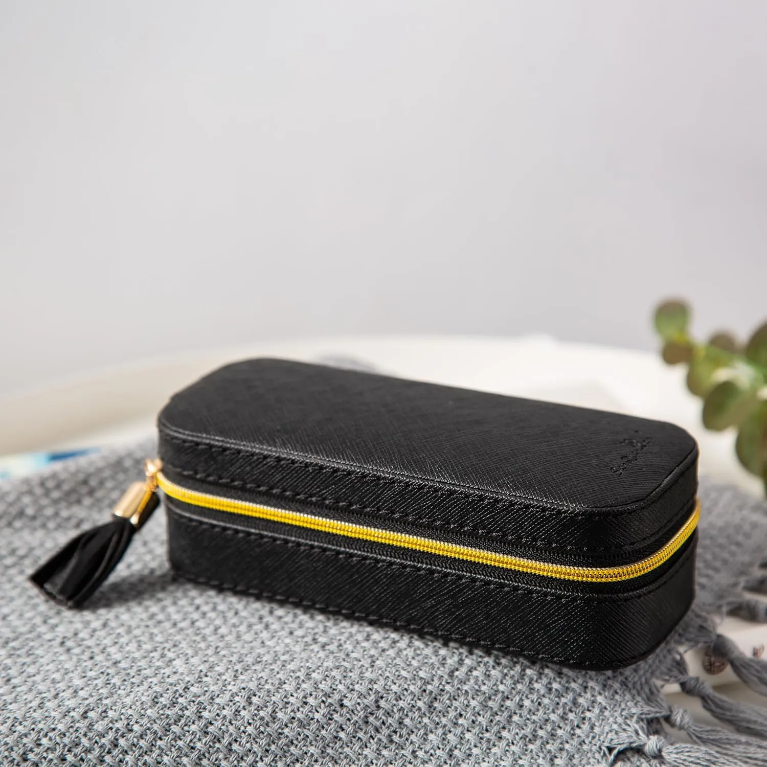 BONNY DODO Small Travel Jewelry Organizers Box for women with PU Leather Portable Mini Jewelry Case with compartments for Necklace Rings Earrings,Luxury Giftable boxes (Black, S)