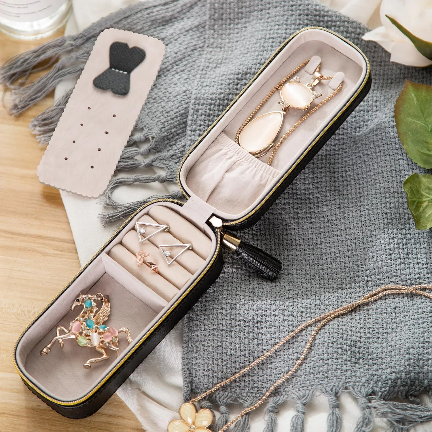 BONNY DODO Small Travel Jewelry Organizers Box for women with PU Leather Portable Mini Jewelry Case with compartments for Necklace Rings Earrings,Luxury Giftable boxes (Black, S)