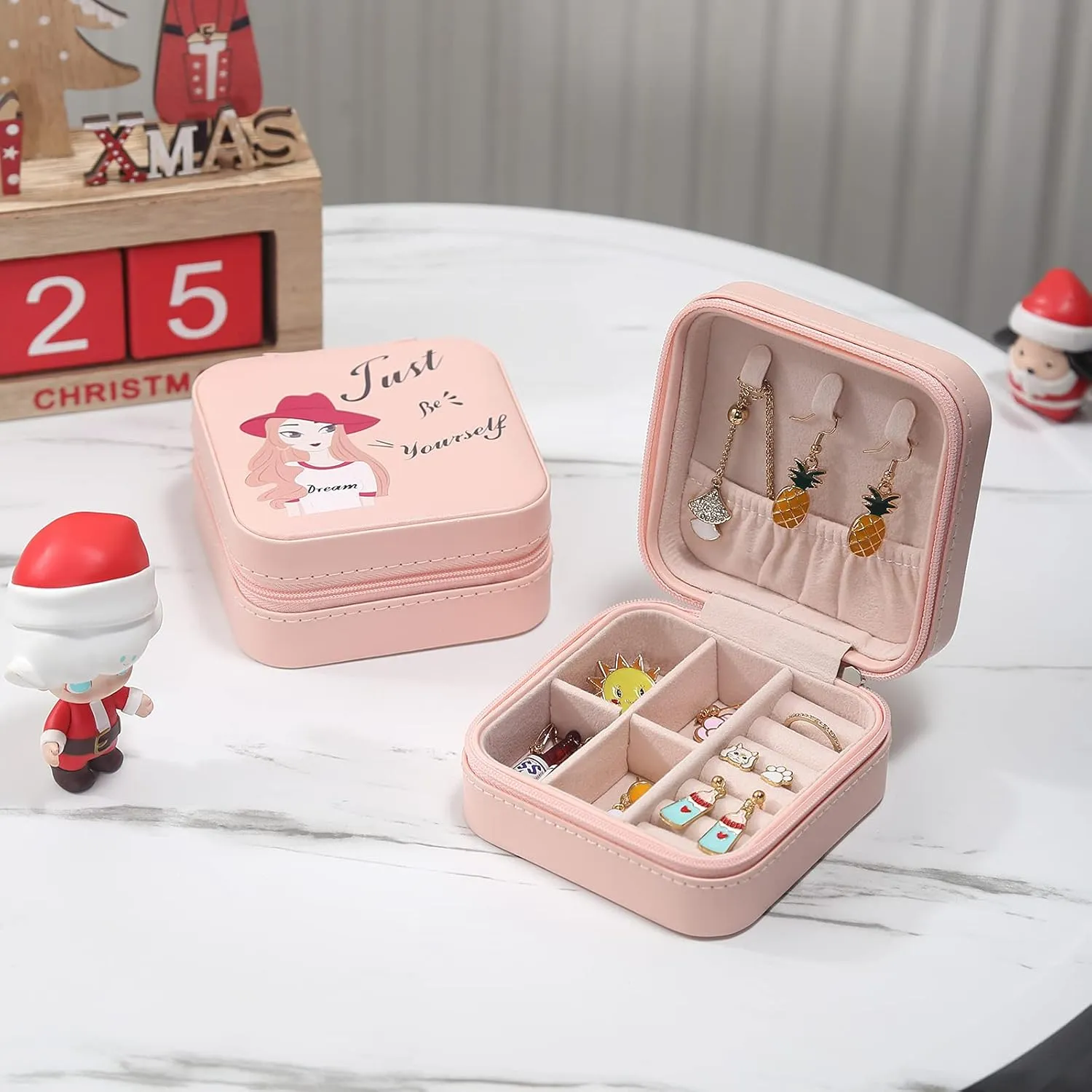 CASEGRACE Travel Jewelry Case, Small Jewelry Box Portable Jewelry Travel Organizer Display Storage Case for Rings Earring Necklace Bracelet, Gift for Women Girls
