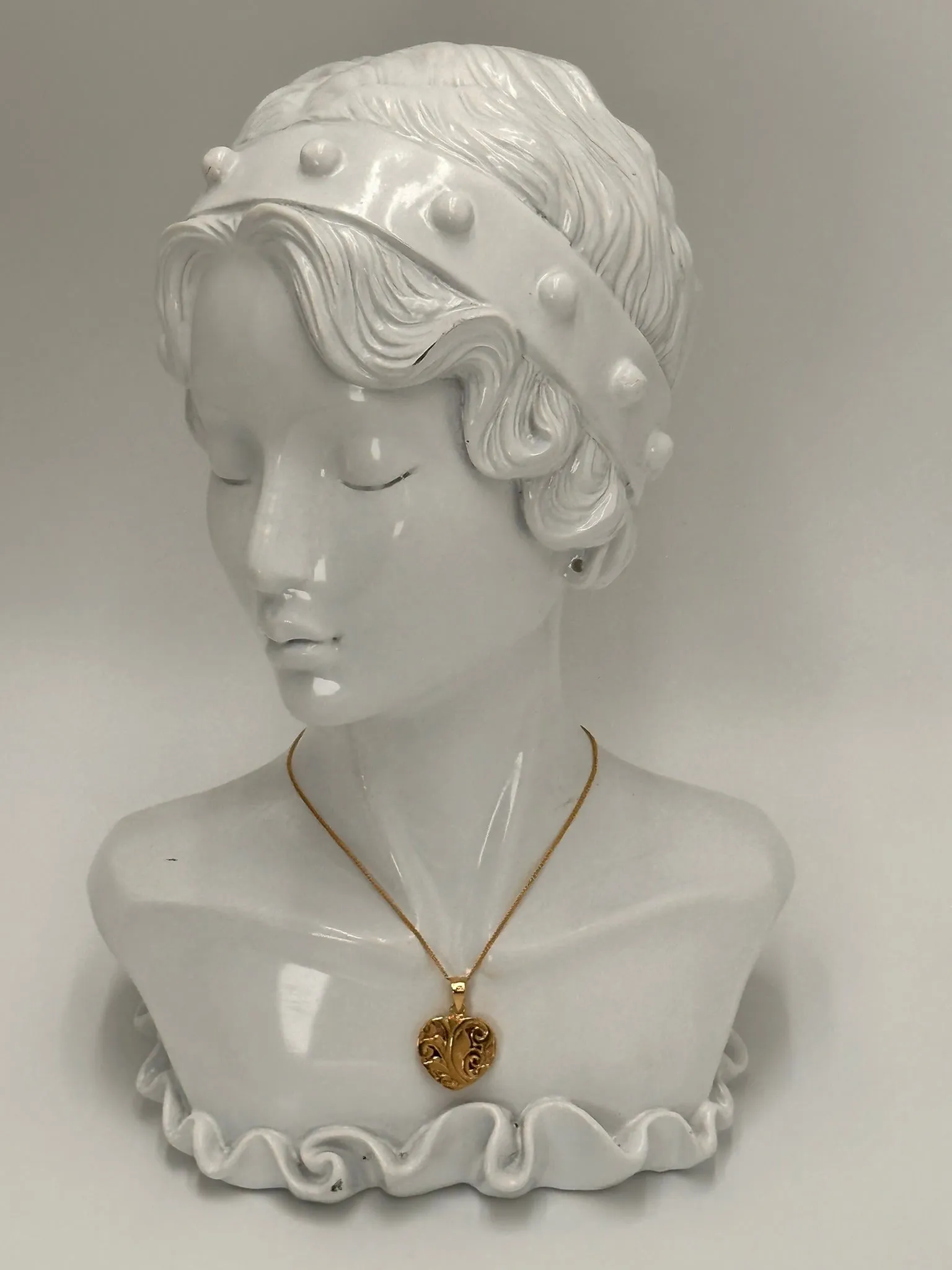 Cherished Memories Await - Exquisite 9ct Yellow Gold Puff Heart Pendant