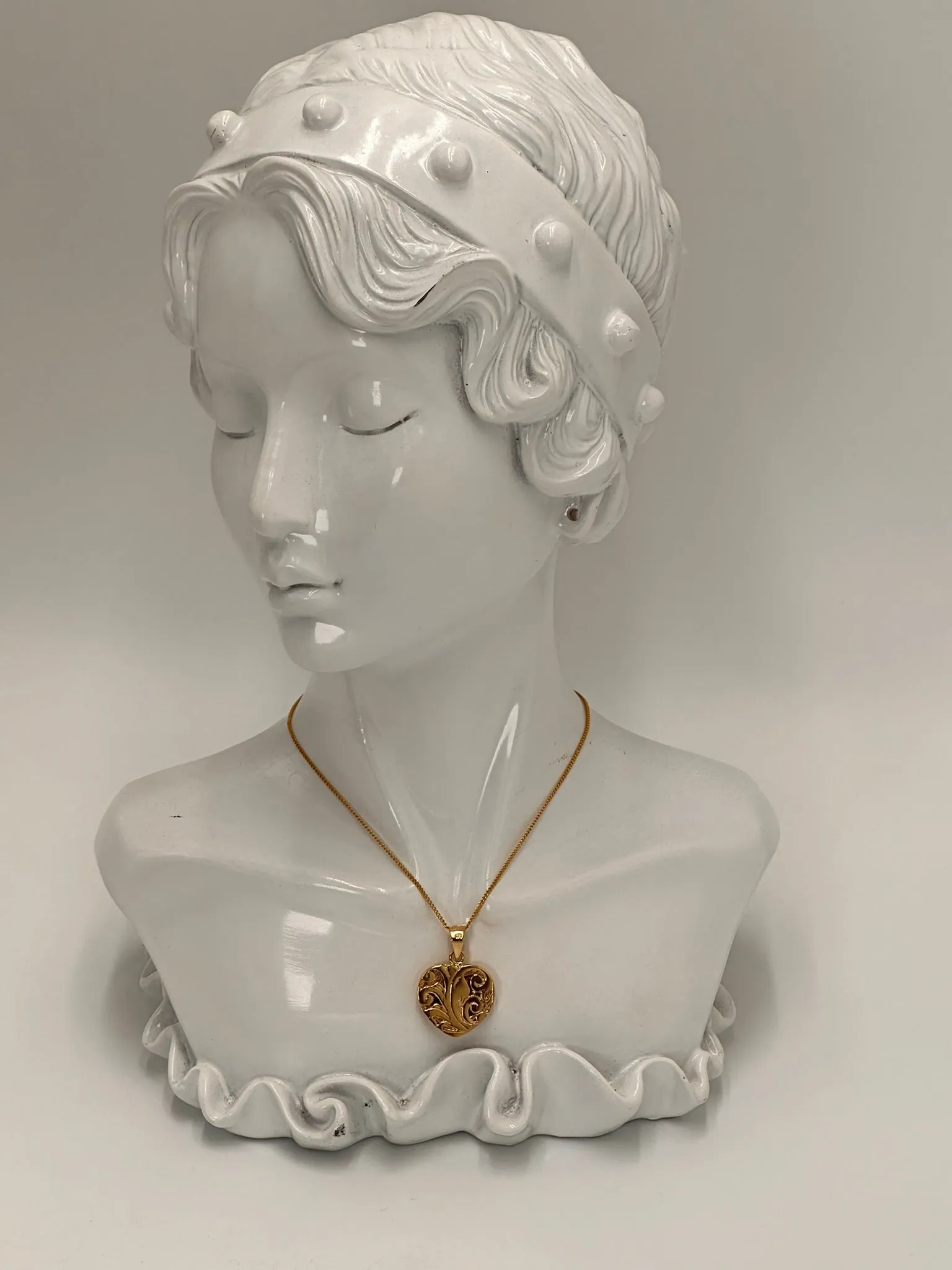 Cherished Memories Await - Exquisite 9ct Yellow Gold Puff Heart Pendant
