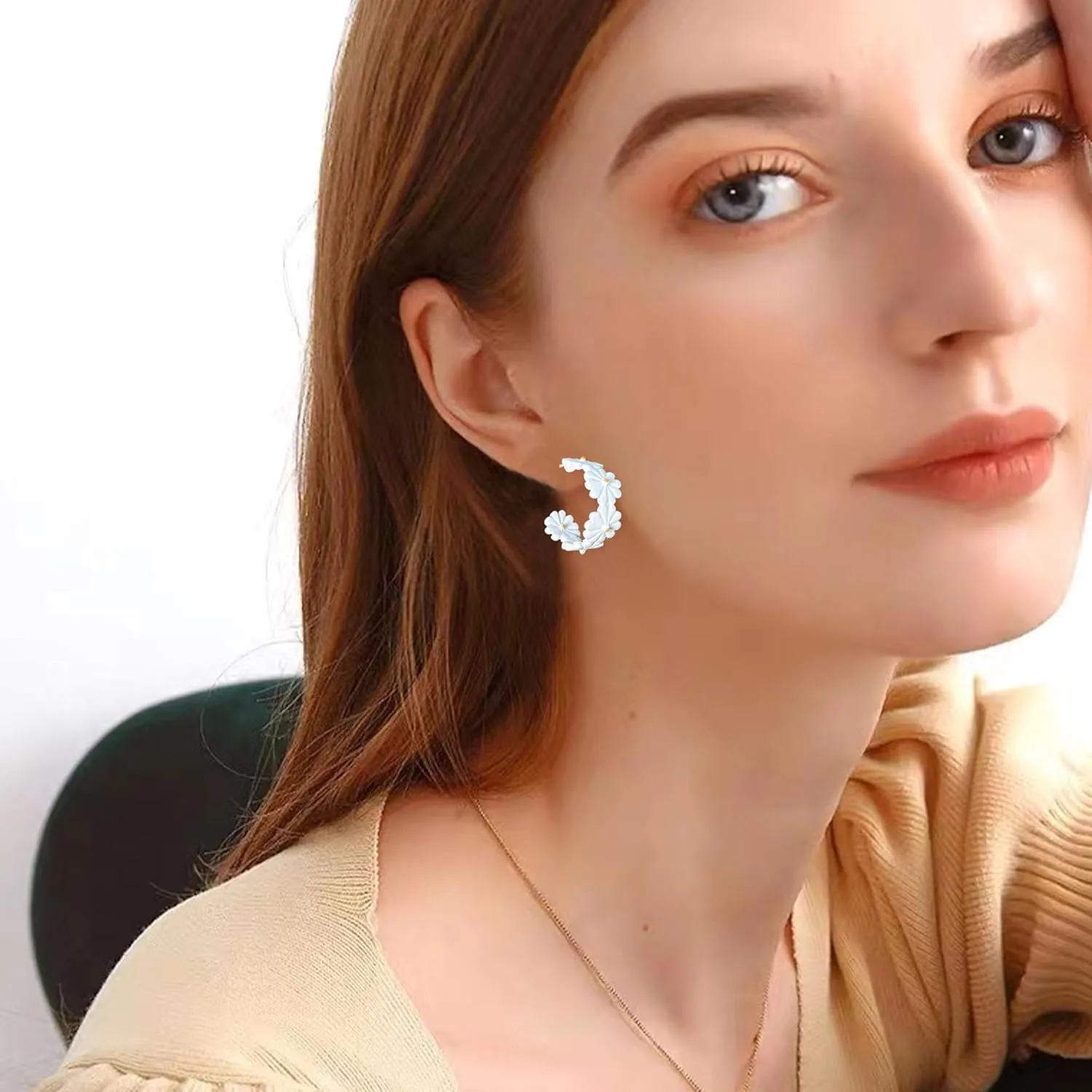 Daisy Flower Small Hoop Earrings for Women Dainty Resin Flowers Huggie Hoops Hypoallergenic Jewelry