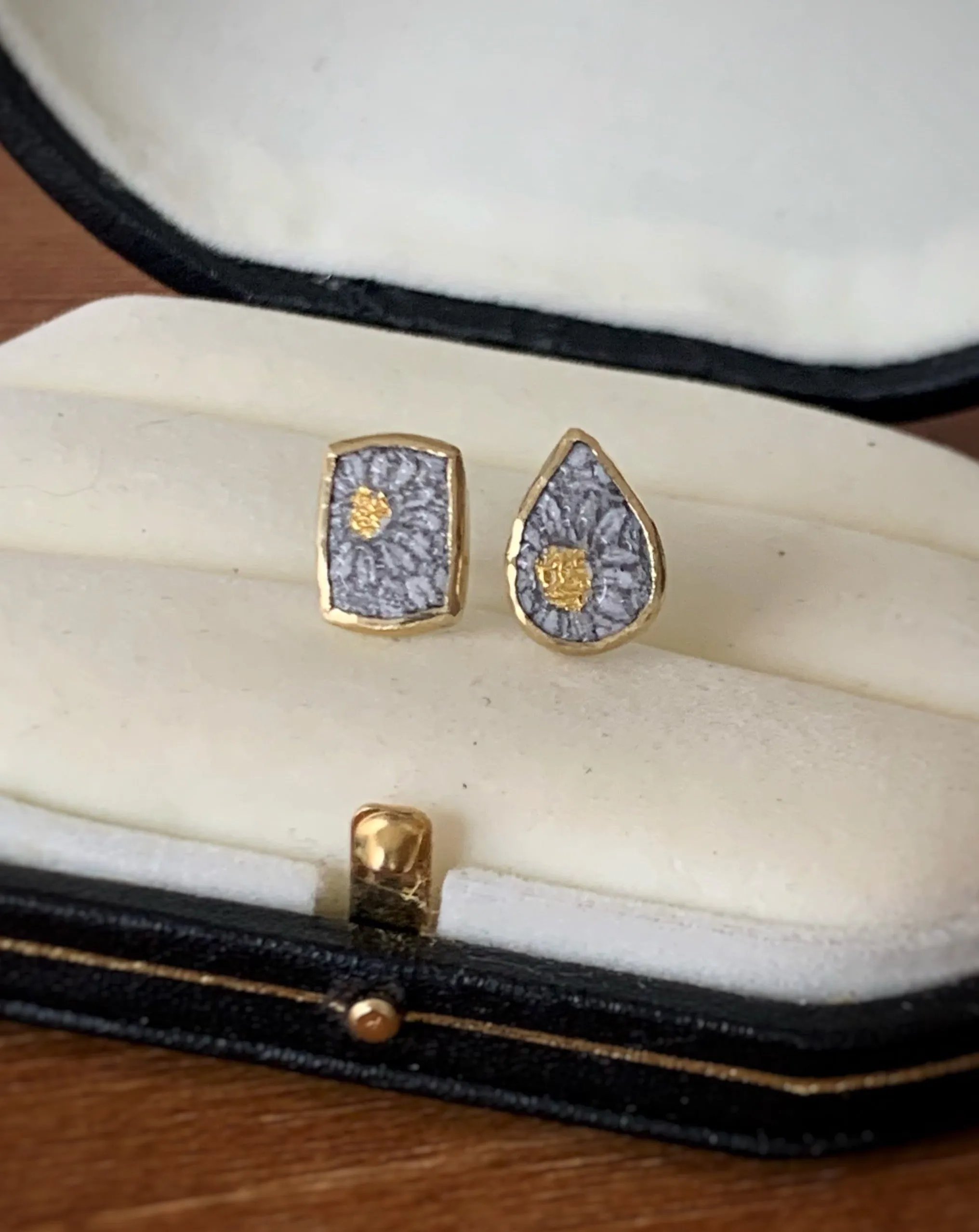 Daisy Tiny Studs