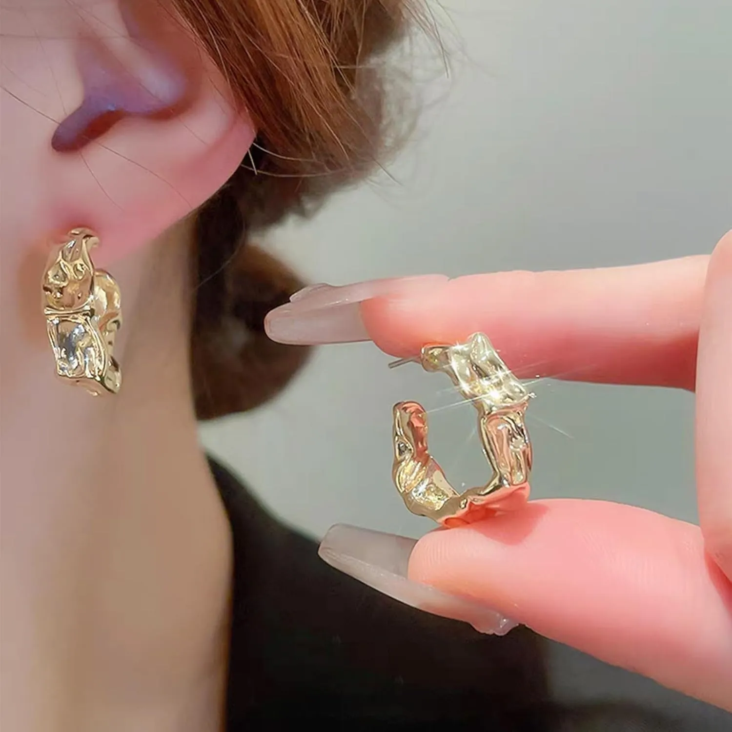 Gold Hoop Earrings for Women Trendy Chunky Hoop Earrings Small Thick Oval Open Hoop Earrings Hypoallergenic Lightweight Earrings for Women Gold Jewelry