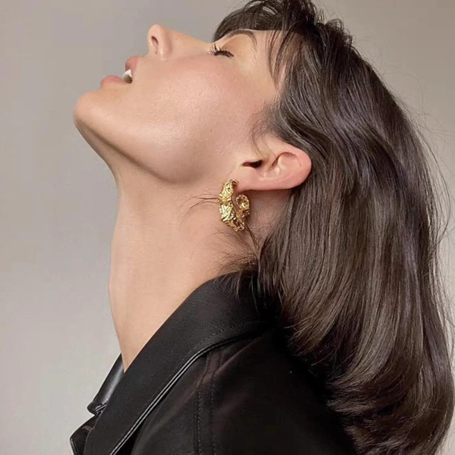 Gold Hoop Earrings for Women Trendy Chunky Hoop Earrings Small Thick Oval Open Hoop Earrings Hypoallergenic Lightweight Earrings for Women Gold Jewelry