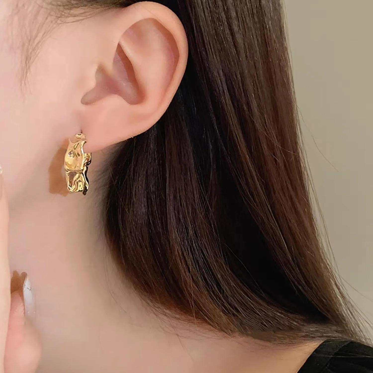 Gold Hoop Earrings for Women Trendy Chunky Hoop Earrings Small Thick Oval Open Hoop Earrings Hypoallergenic Lightweight Earrings for Women Gold Jewelry