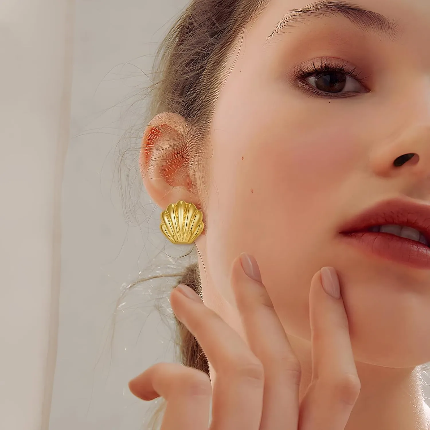 Gold Seashell Studs Earrings for Women Dainty Beach Earrings Summer Fashion Jewelry