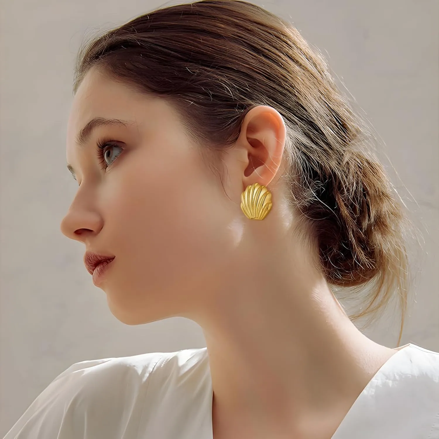 Gold Seashell Studs Earrings for Women Dainty Beach Earrings Summer Fashion Jewelry