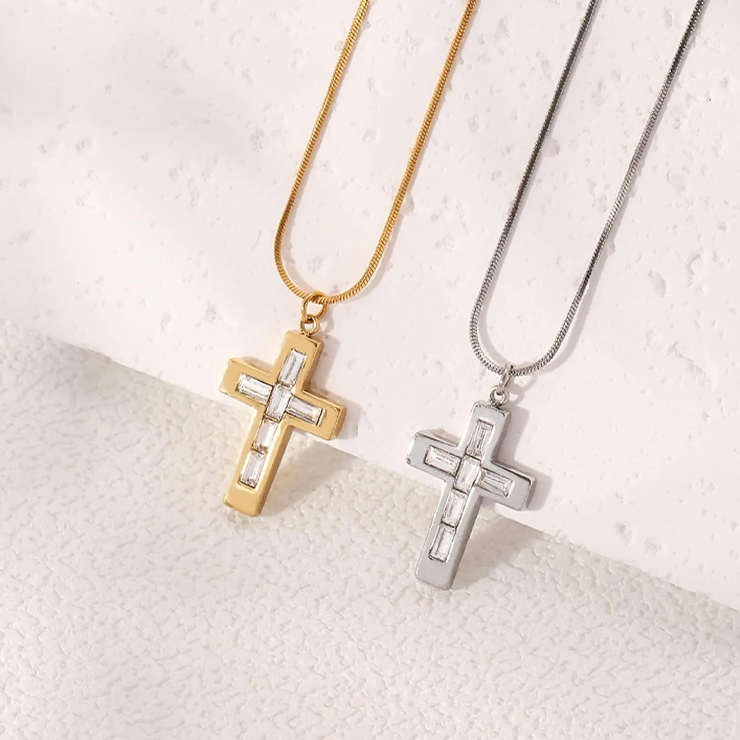 Gold/Silver Cross Necklace for Women Classic Cross Necklace Exquisite Diamond Inlaid Cross Pendant Necklace Fashionable Small Cross Necklace For Women Is An Energy Belief Jewelry