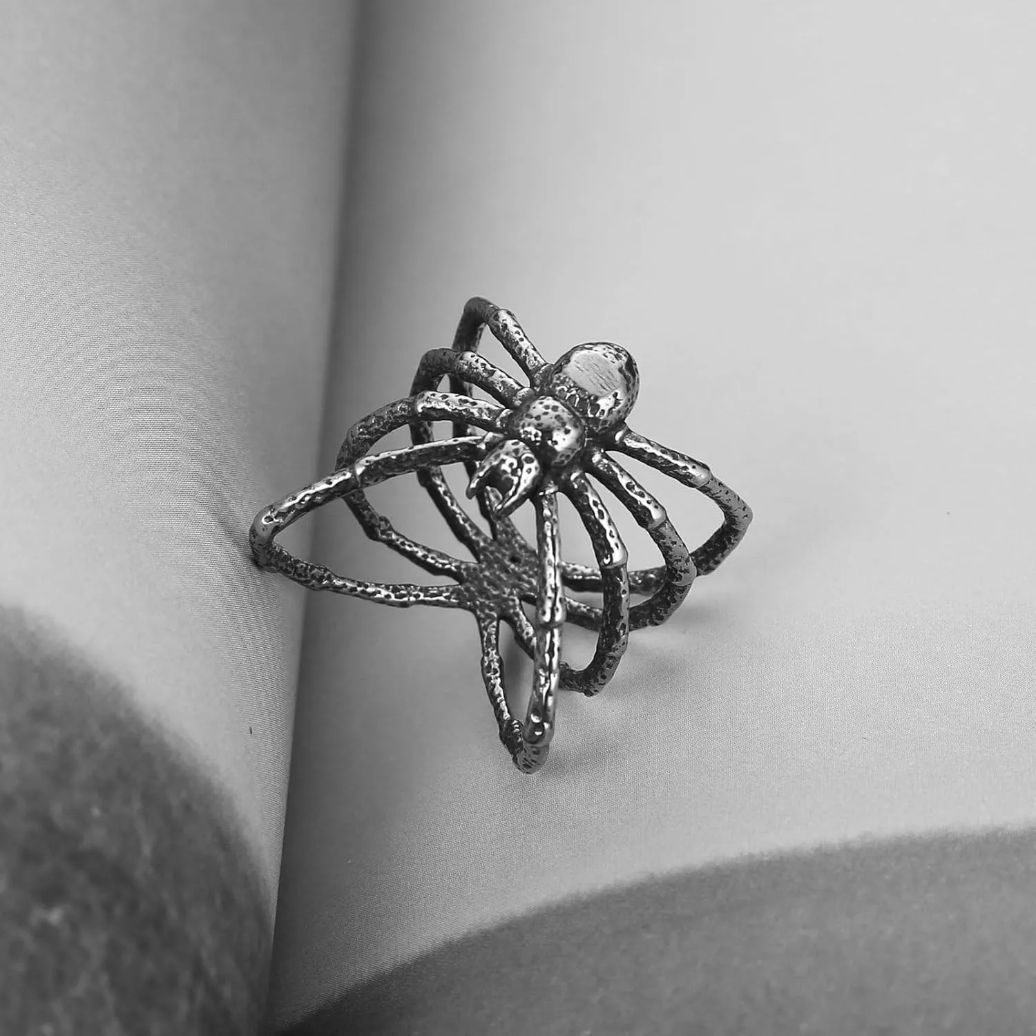 HZMAN Spider Ring for Men Women Stainless Steel Gothic Punk Rings Party Halloween Jewelry Gift