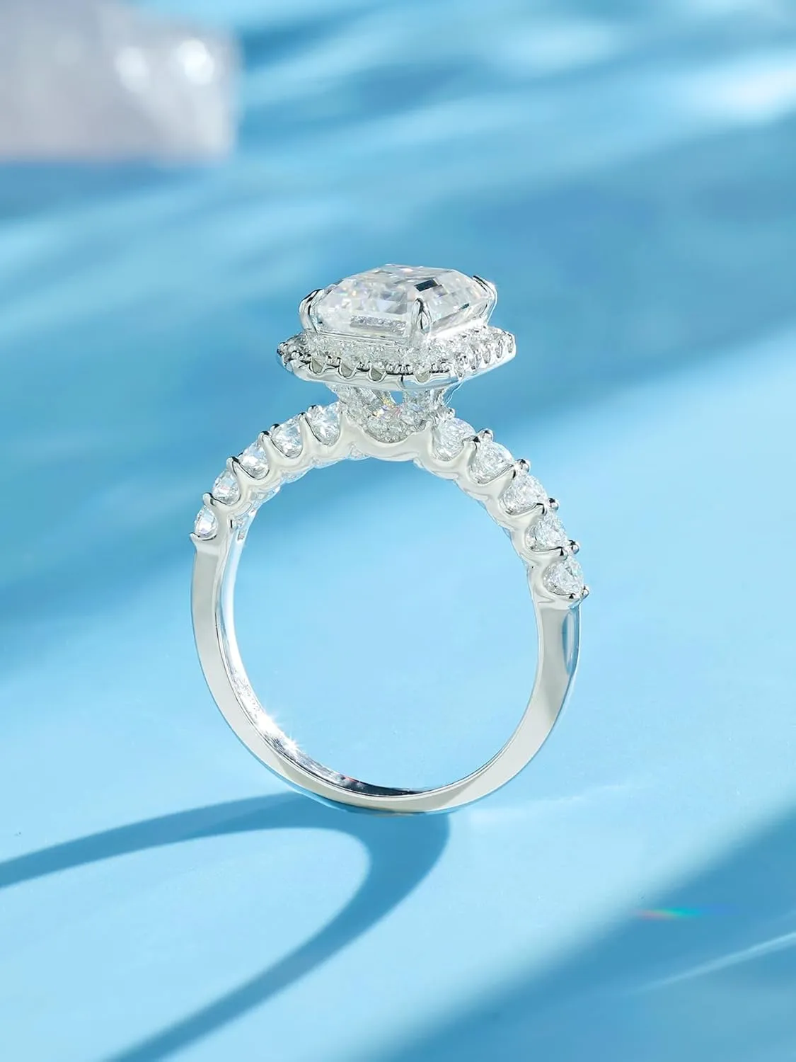 KSTYLE Center Stone 3ct/2ct Moissanite Halo Engagement Rings for Women Round/Oval/Emerald Cut D Color VVS1 Clarity, S925 Sterling Silver Rings 18K White Gold Plated Wedding Rings for Women