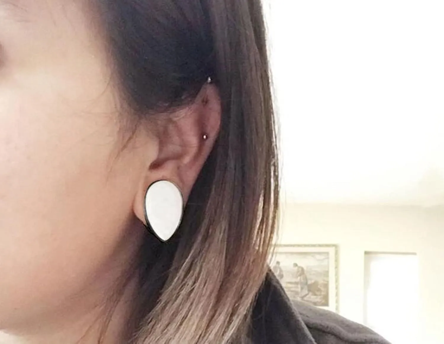 Mens Ear Gauges Plugs, Stainless Steel Tunnels for Ears Women Teardrop Shape with Shell Pierced Earrings for Women 2pcs