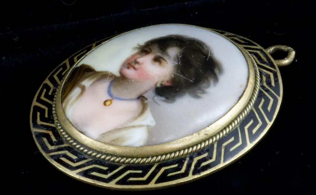 Mid Victorian hand painted porcelain and enamel portrait locket. pdvc446
