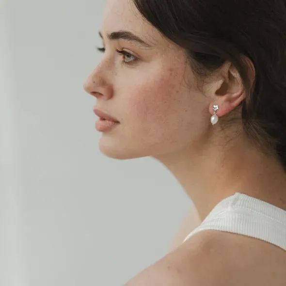 PEARLY DAISY DAY STUDS