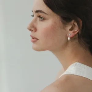 PEARLY DAISY DAY STUDS