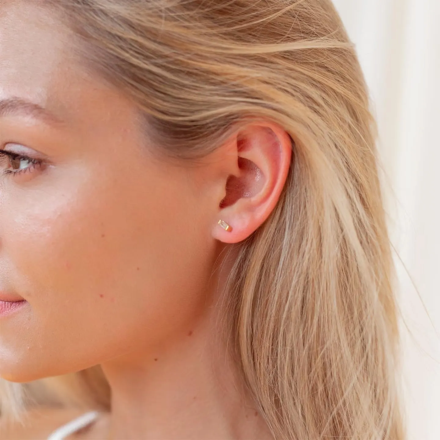 Push-in Flat Back Earrings, Hypoallergenic 14K Gold Plated Princess Cut Cubic Zirconia Stud Earrings Square CZ Studs | Cartilage Earring | Tragus Helix Piercing Jewelry | Threadless Push in Flatback Nap Earrings for Women Men