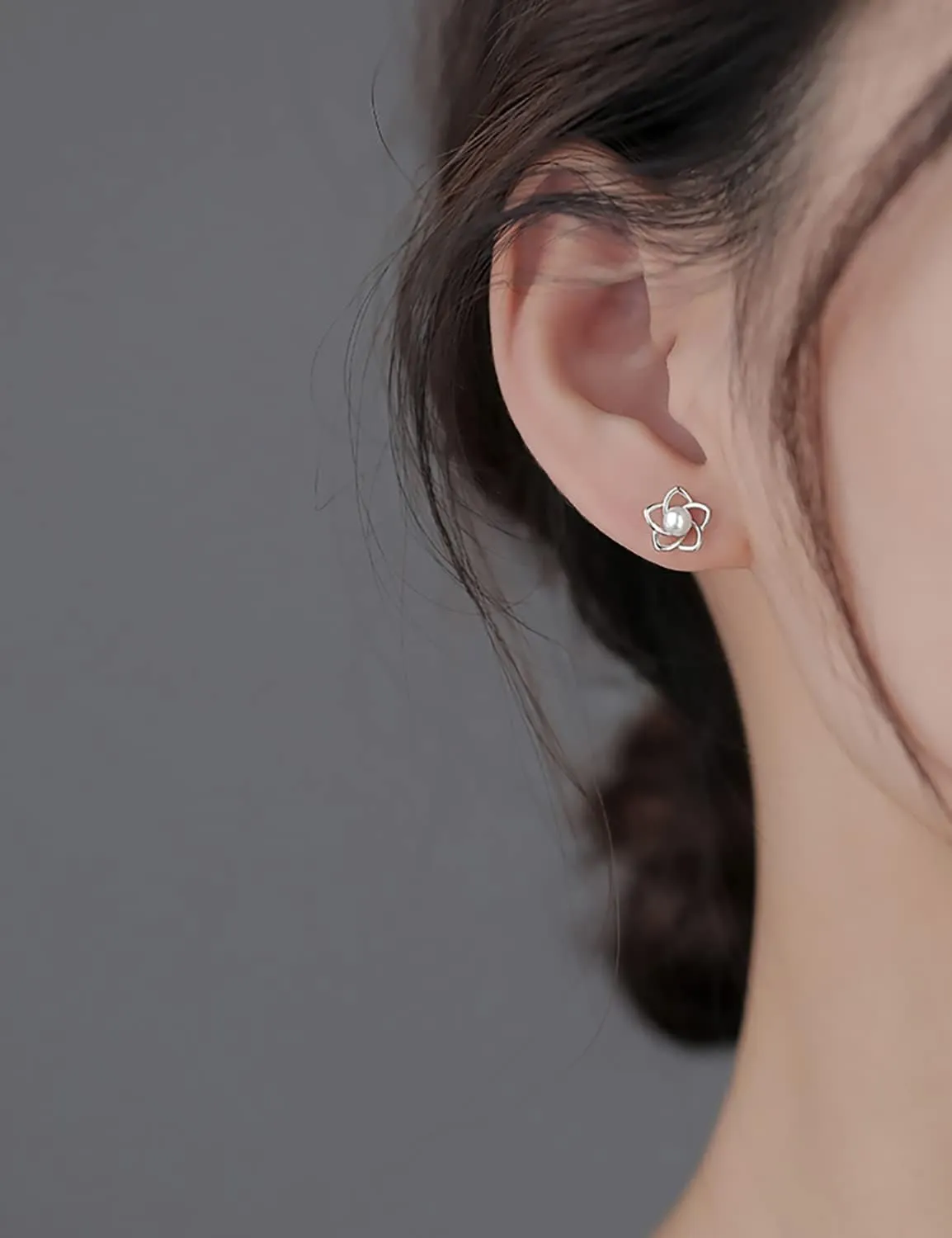 Reffeer 925 Sterling Silver Small Pearl Flower Earrings Studs for Women Teens Unique Petite Flower Studs Earrings