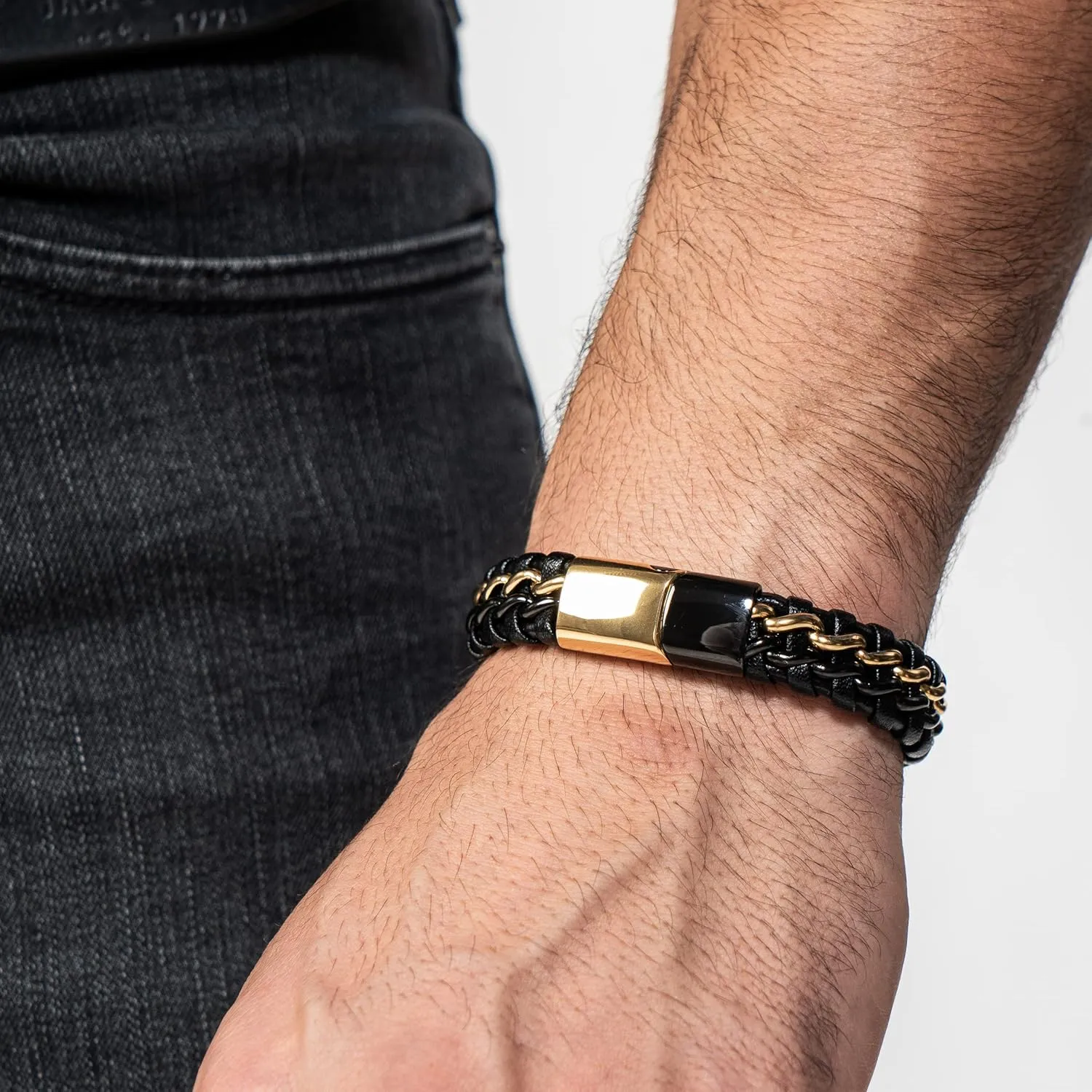 SERASAR | Premium Genuine Leather Bracelet [Steel] for Men in Black | Magnetic Stainless Steel Clasp in Black, Silver and Gold | Exclusive Jewellery Box | Great Gift Idea