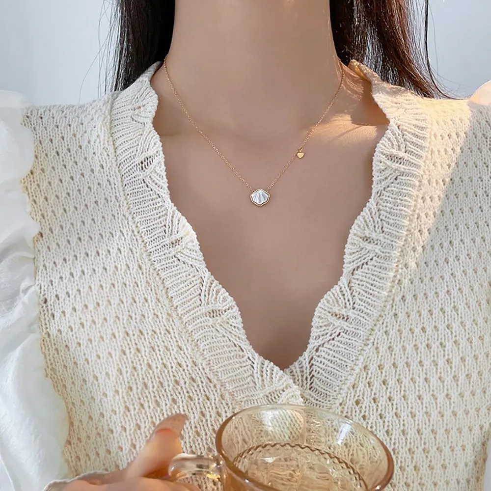 Shell Pendant Necklace in Gold,Shell Necklace Jewelry for Women,18K Gold Plated Shell Pendant Necklace, Seashell Necklace with Gold Rimmed Gold, Exquisite Copper Shell Pendant (White)