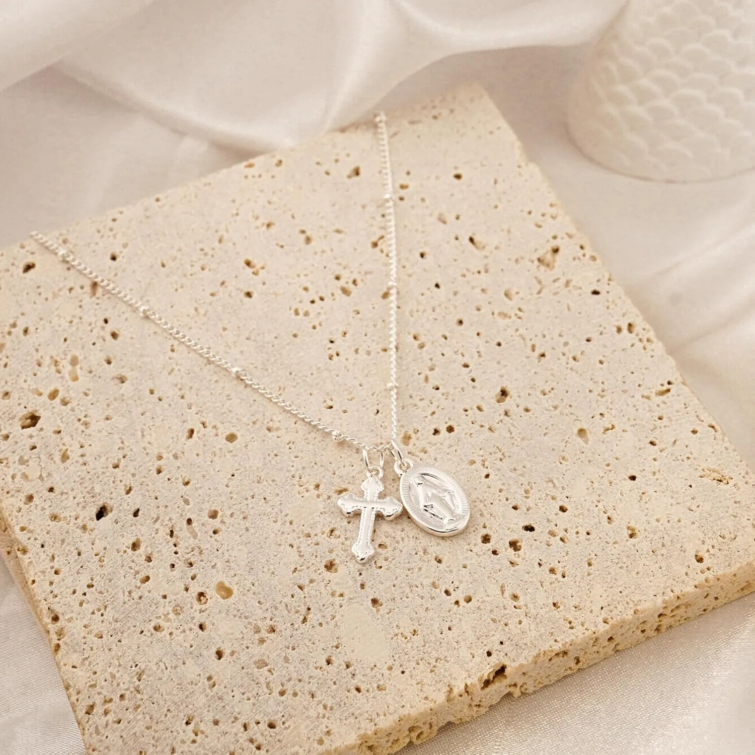 Small Cross Necklace for Women Dainty 14K Gold Silver Plated Cross Pendant Necklace Everyday Simple Cross Charm Choker Minimalist Religious Jewelry Cute Trendy Gifts