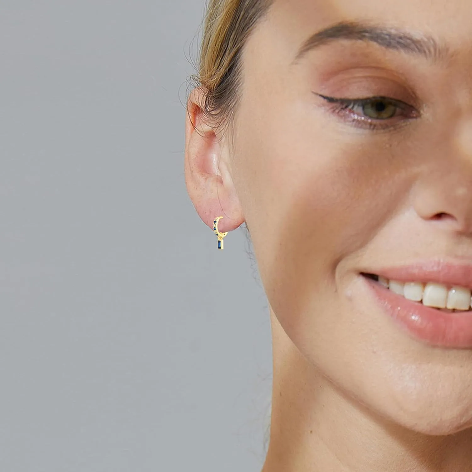 Small Gold Huggie Hoop Earrings For Women Emerald Green Earrings With Green Heart Drop Gold Plated Hoop Earrings Hypoallergenic Cubic Zirconia Dangle Green Jewelry For Gift