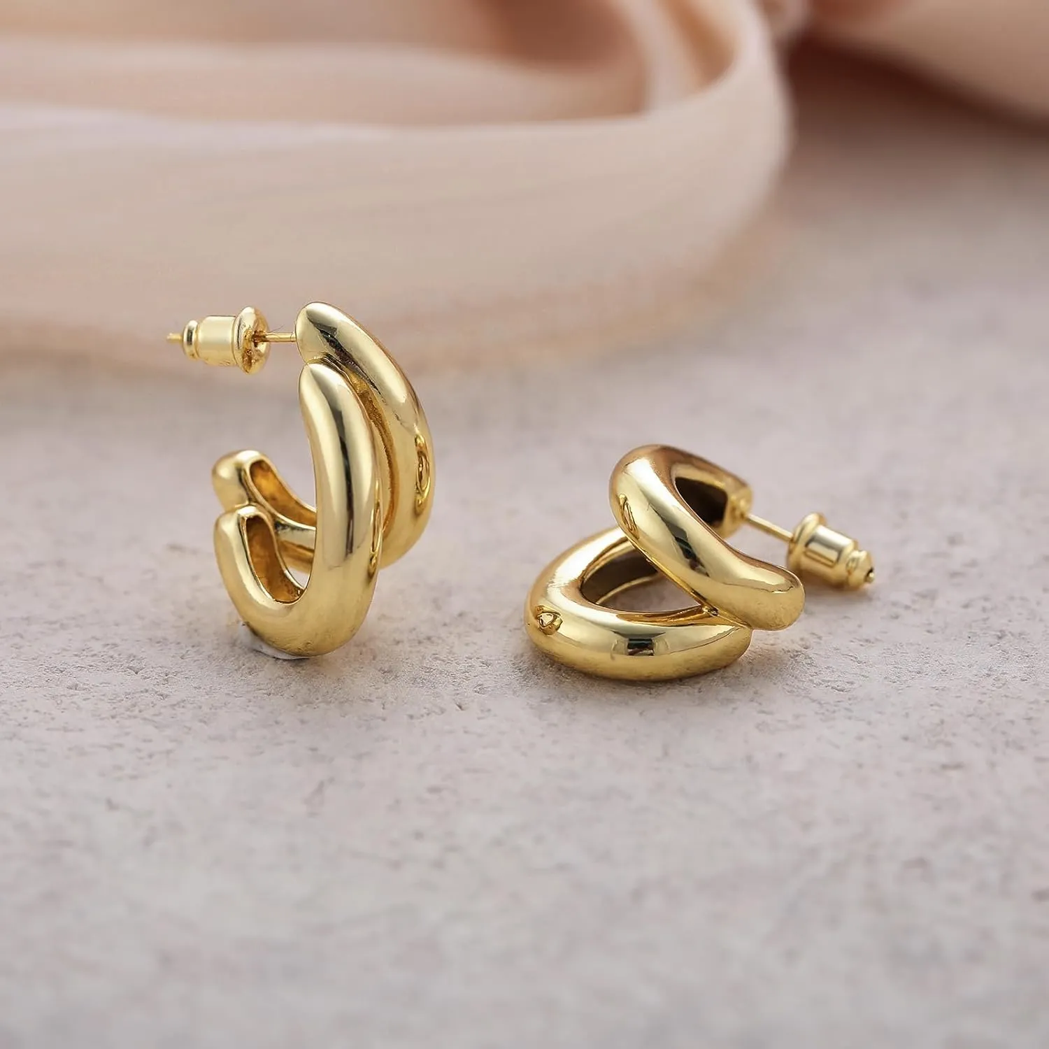 Trendy Double Hoop Earrings 14K Gold Plated Simple Earrings for Women Dainty Small Hoop Earrings for Women Double Tiny Twist Pearl Gold Huggie Hoop Earrings Minimalist Earrings for Women