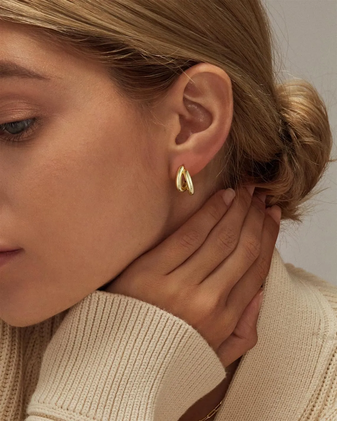 Trendy Double Hoop Earrings 14K Gold Plated Simple Earrings for Women Dainty Small Hoop Earrings for Women Double Tiny Twist Pearl Gold Huggie Hoop Earrings Minimalist Earrings for Women
