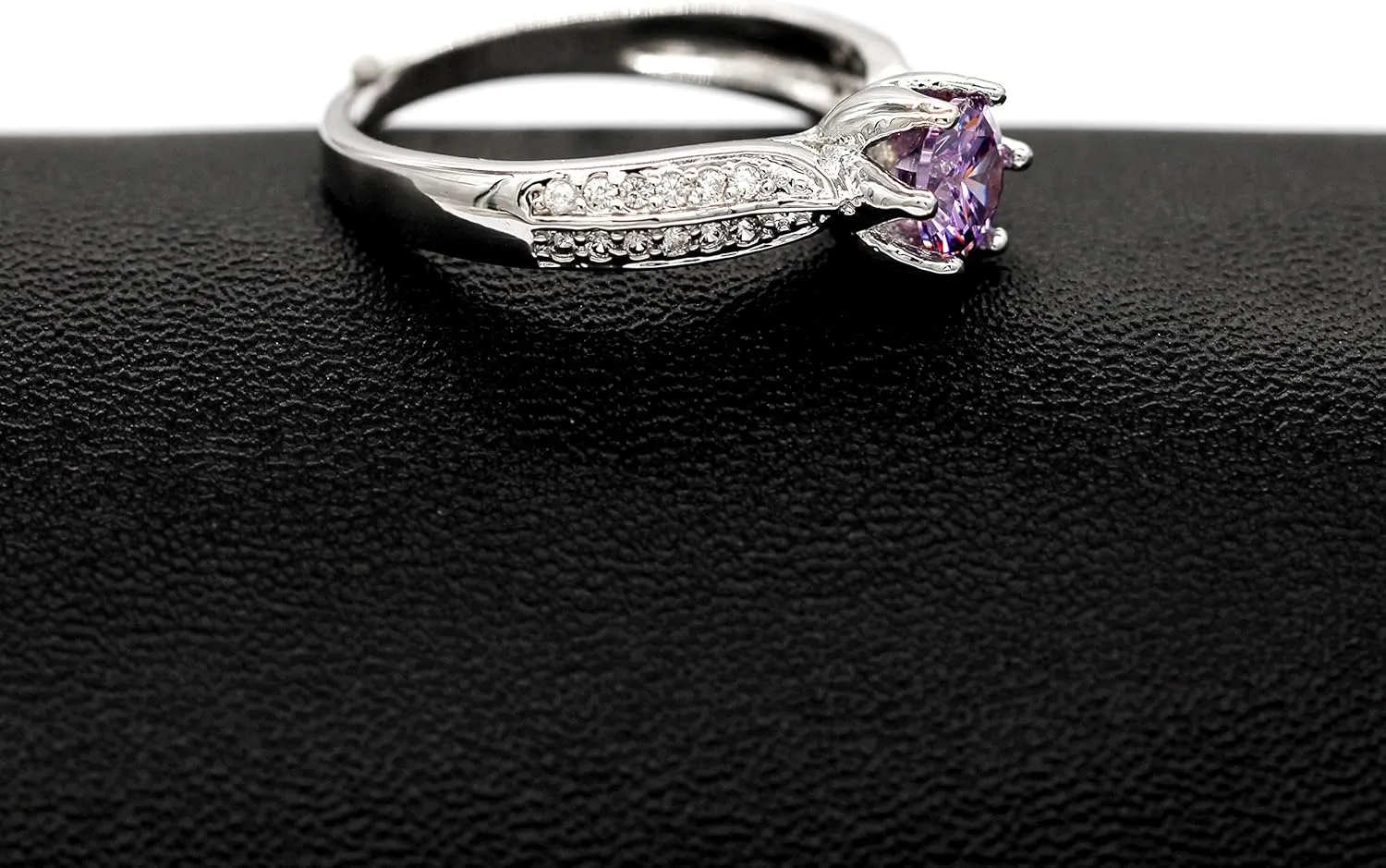 Uloveido Women Fashion Anniversary Promise Rings White Gold Plated Wedding Engagement Cubic Zirconia Rings for Female Y027