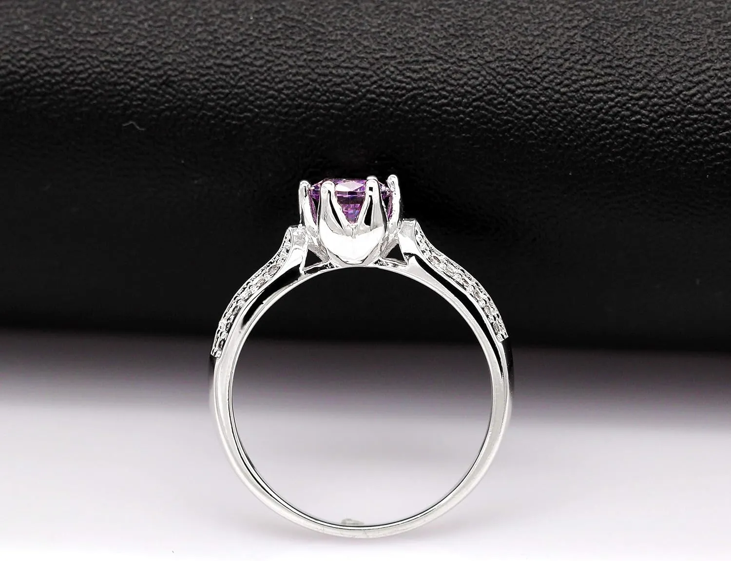 Uloveido Women Fashion Anniversary Promise Rings White Gold Plated Wedding Engagement Cubic Zirconia Rings for Female Y027